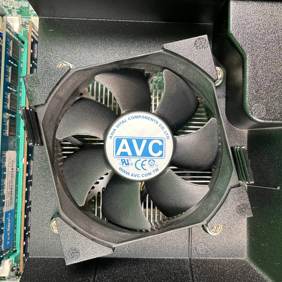 Lenovo ThinkCentre M83 High-Performance Desktop - Picture 3 of 7